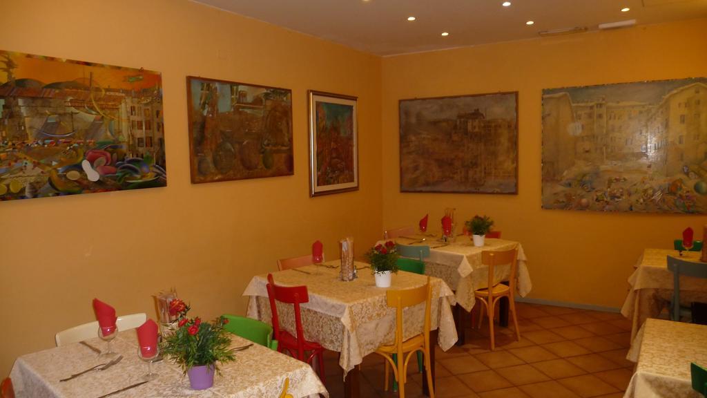 Albergo Ristorante Corsini 帕武洛内尔夫里尼亚诺 外观 照片