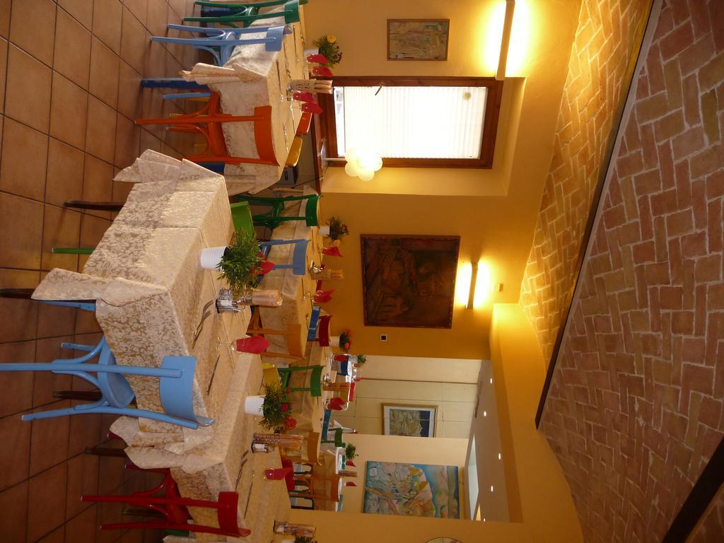Albergo Ristorante Corsini 帕武洛内尔夫里尼亚诺 外观 照片