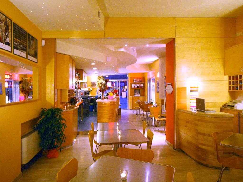 Albergo Ristorante Corsini 帕武洛内尔夫里尼亚诺 外观 照片