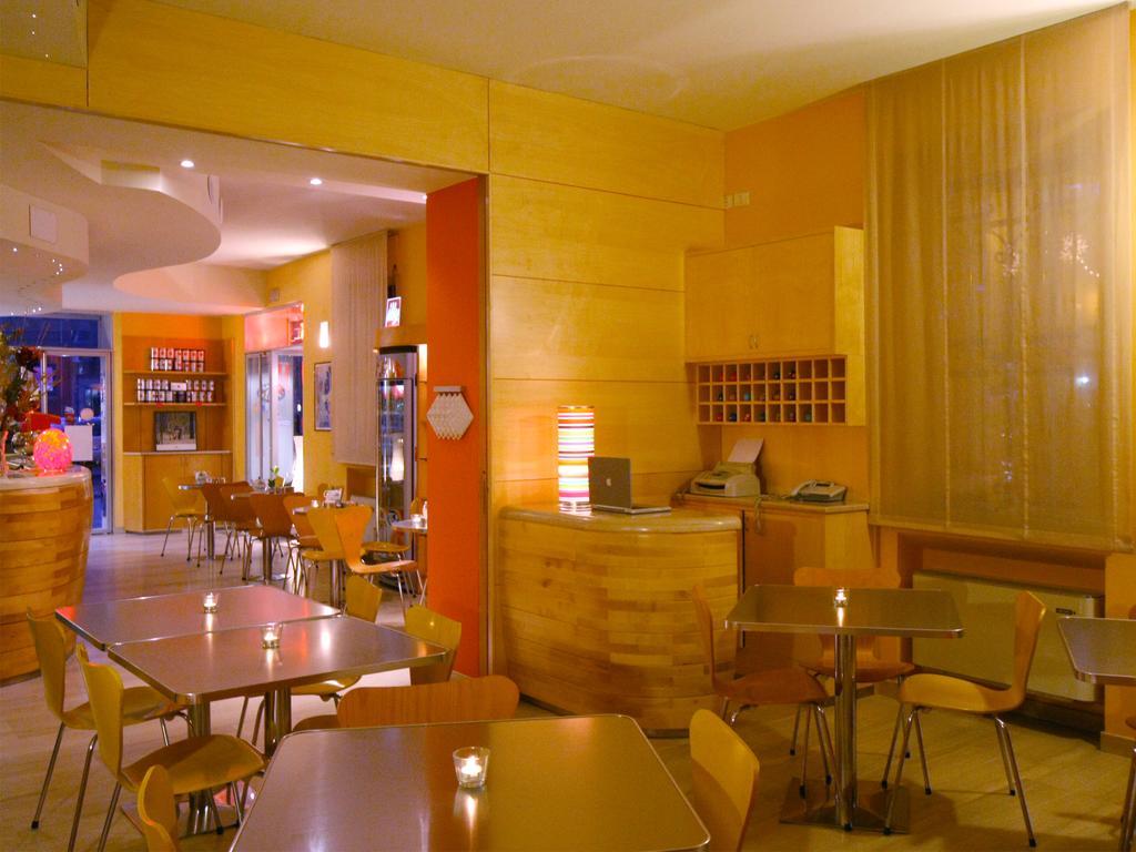 Albergo Ristorante Corsini 帕武洛内尔夫里尼亚诺 外观 照片