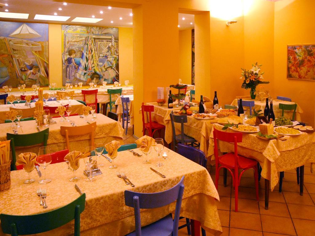 Albergo Ristorante Corsini 帕武洛内尔夫里尼亚诺 外观 照片