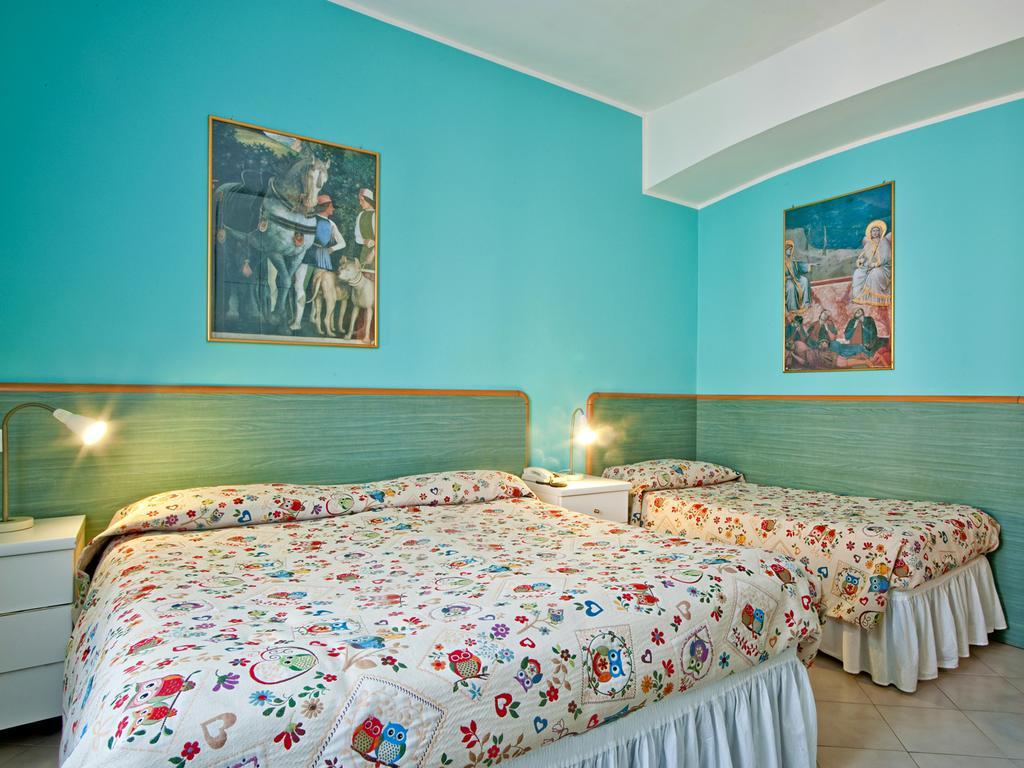 Albergo Ristorante Corsini 帕武洛内尔夫里尼亚诺 客房 照片