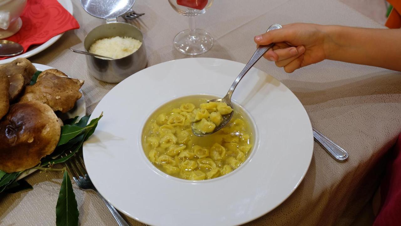 Albergo Ristorante Corsini 帕武洛内尔夫里尼亚诺 外观 照片